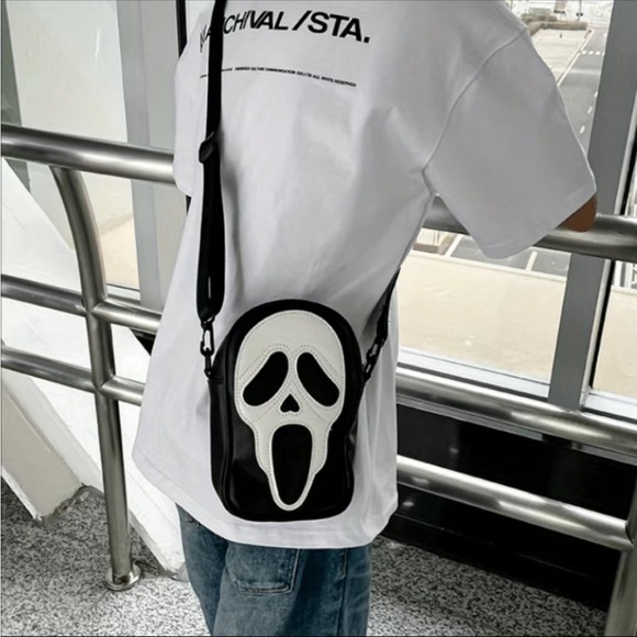 LAST ONE Ghostface Scream Crossbody Bag - Picture 7 of 8